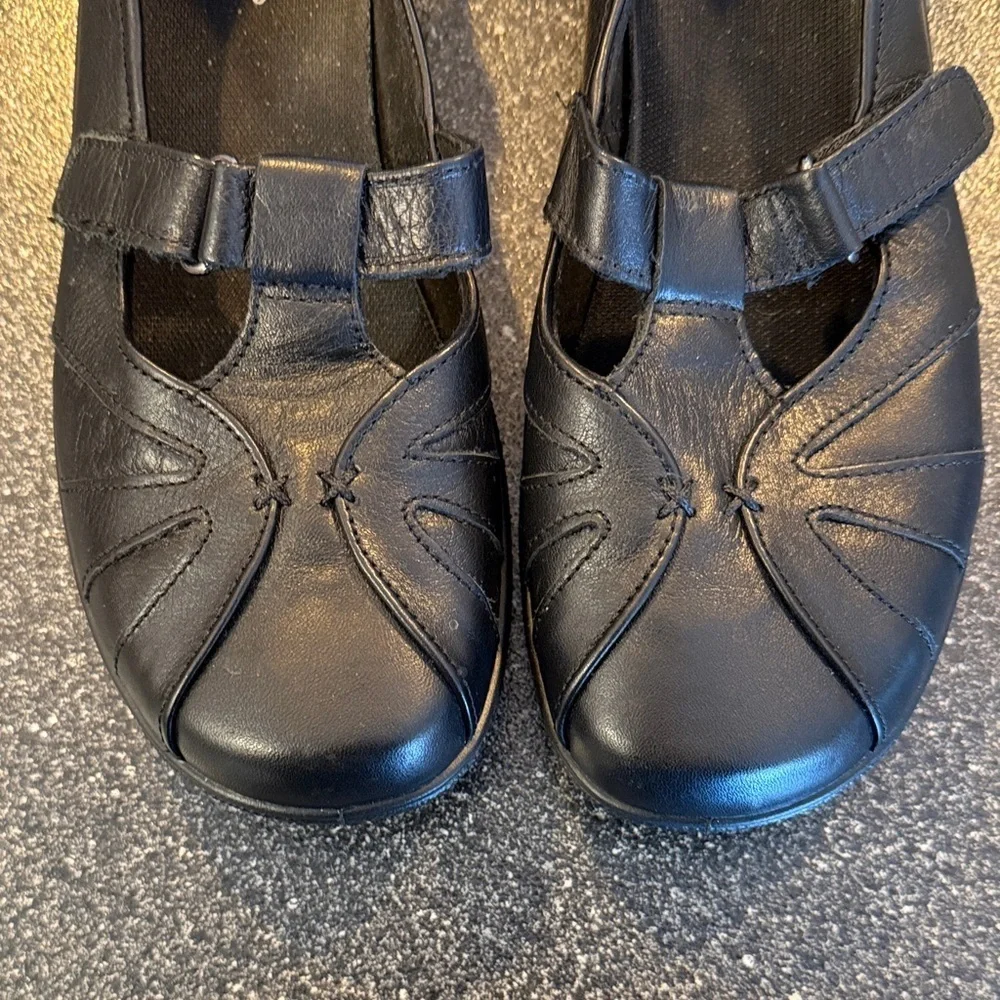 Hotter Women's Black Mary Jane Leather Flats with Strap - size 7.5